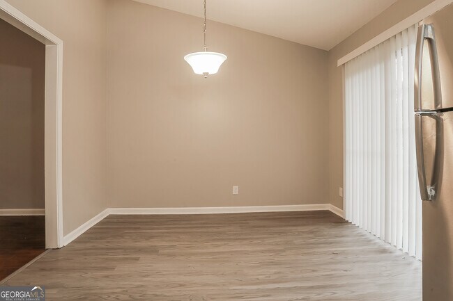 Building Photo - 2453 Crestdale Cir SE