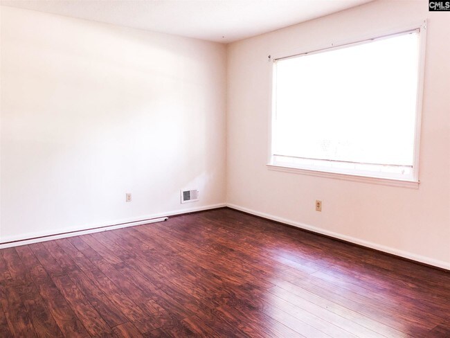 Foto del edificio - 225 Stirlington Rd