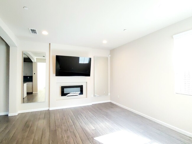 Building Photo - 618 Montage Cir