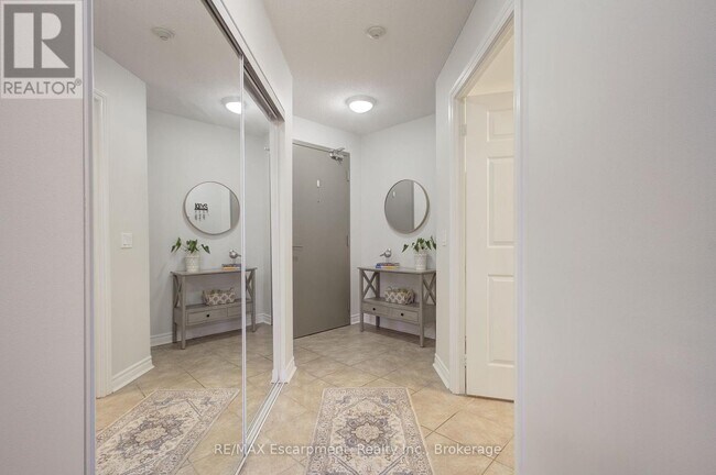 Building Photo - 2325 Central Park Dr