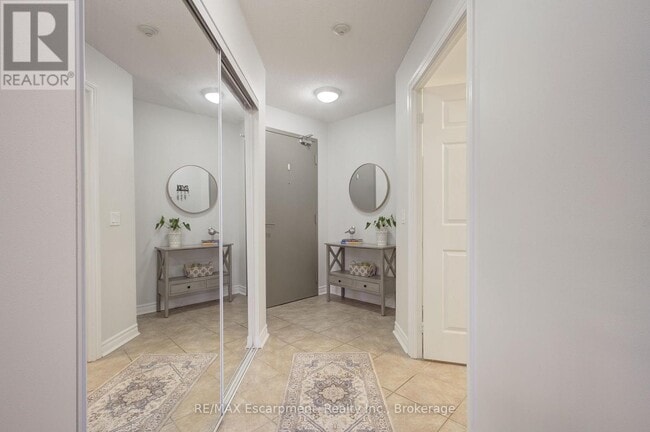 Photo du bâtiment - 2325 Central Park Dr