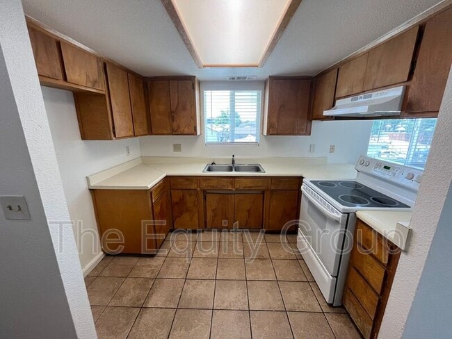 Building Photo - 115 W Sonora Ave