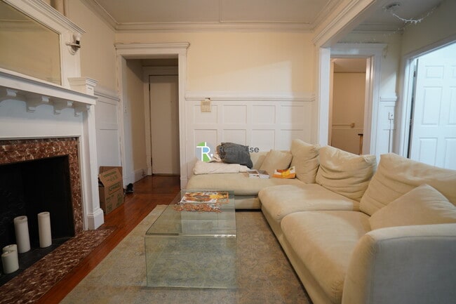 Building Photo - 452 Park Dr