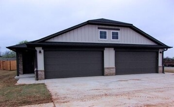 Building Photo - 11225 Howard Dr