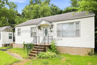 Building Photo - 10175 Cloverdale Dr