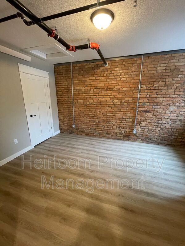 Foto del edificio - 627 E 4th St