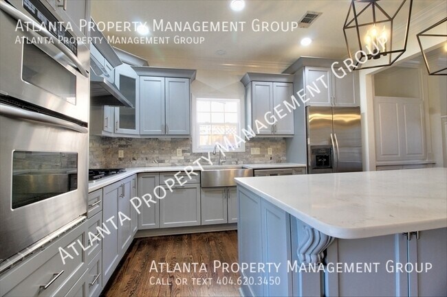 Foto del edificio - 2618 Green Meadows Lane NE