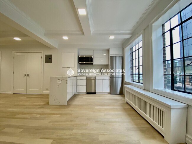 Building Photo - 5 Tudor City Pl