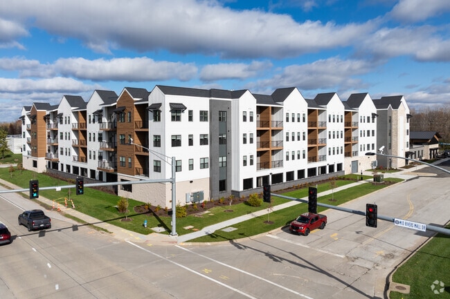 Building Photo - Timber Club