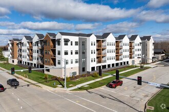 Building Photo - Timber Club