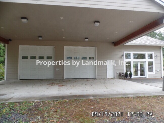Building Photo - 581 Bachelor Rd