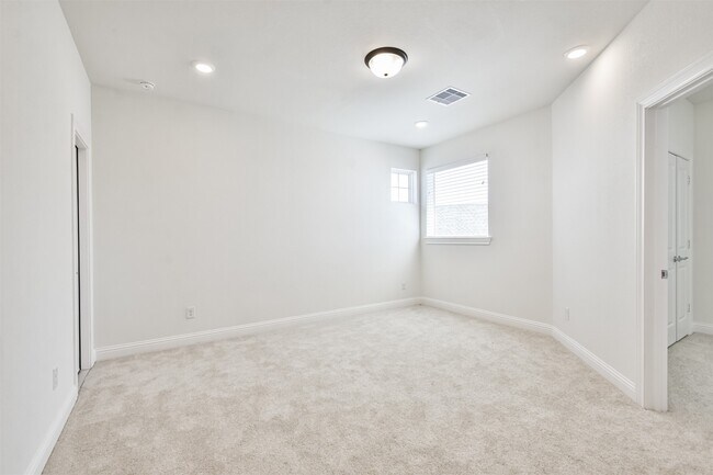 Building Photo - 10818 Carolina Willow Ct