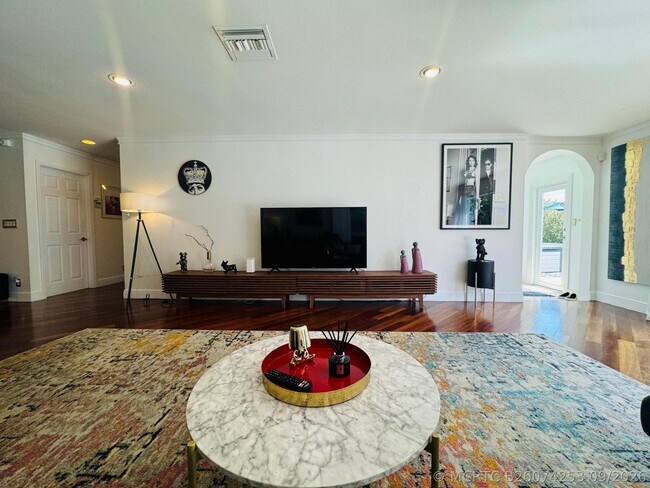 Foto del edificio - 1728 NE 40th St
