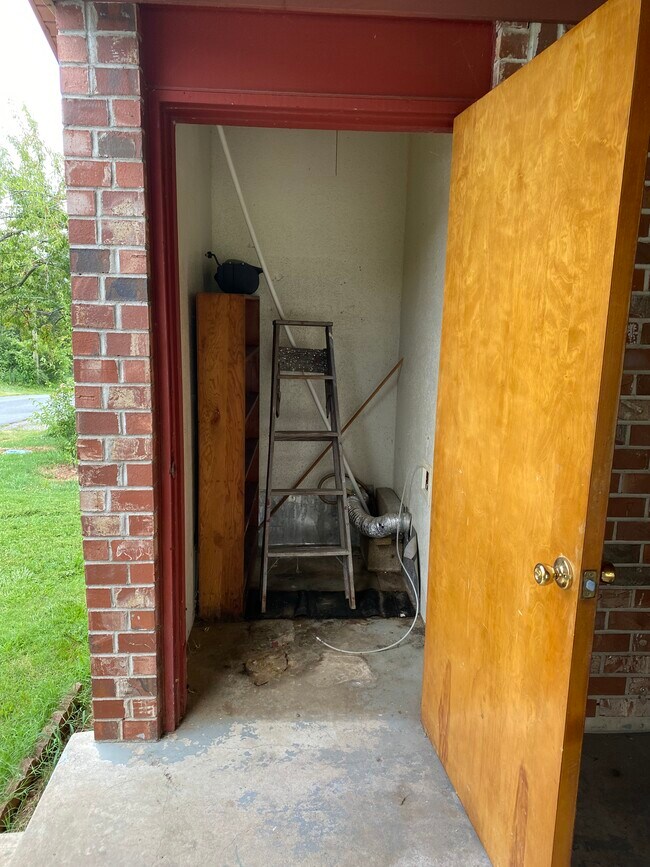 Building Photo - 310 Patton St