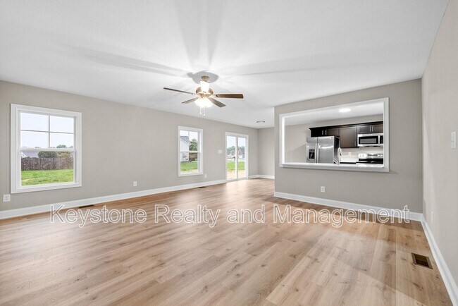Building Photo - 3800 Roscommon Way