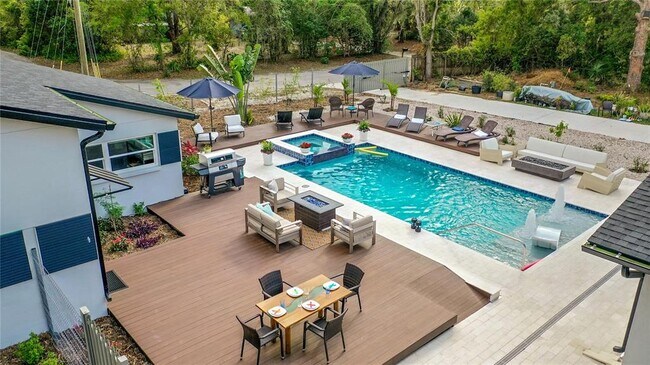 Foto del edificio - 1851 Royal Oak Pl E