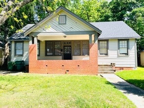 Building Photo - 1611 E Washington St