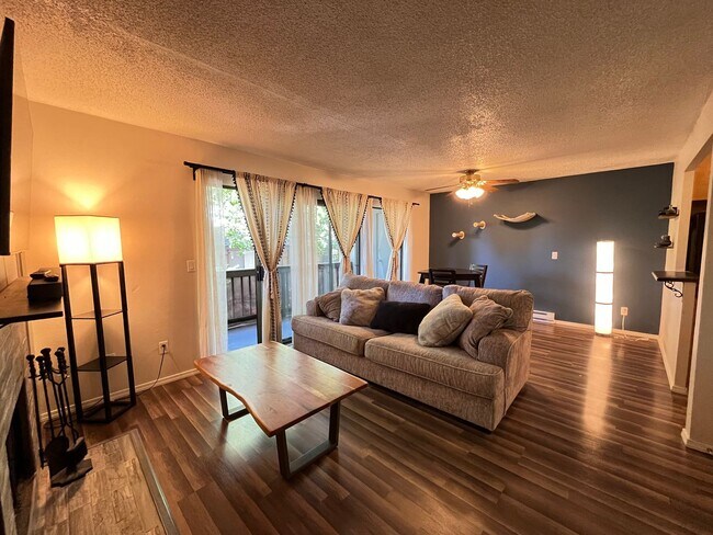 Foto del edificio - Charming 1Bd + 1Ba Condo in West Haven-Syl...