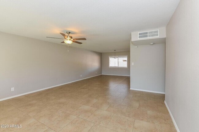 Foto del edificio - 8620 E Northland Dr
