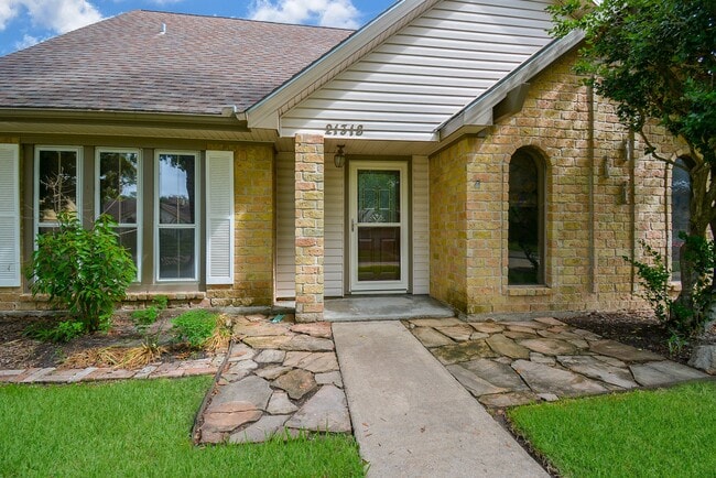 Building Photo - 21318 Park Valley Dr