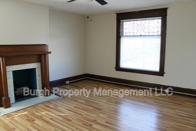 Building Photo - 213 6th Ave