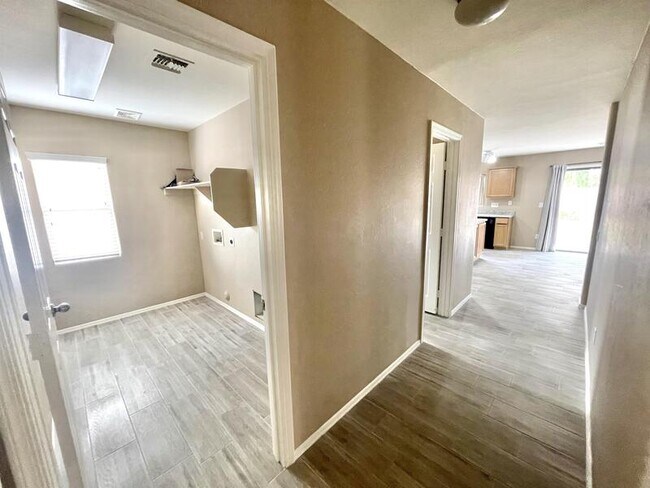 Foto del edificio - 43269 W Blazen Trail