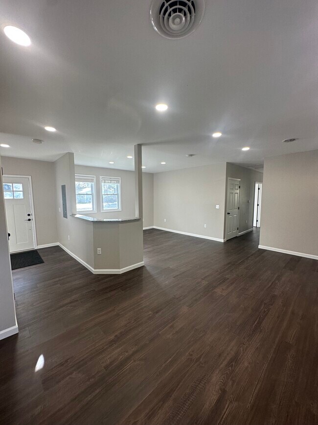 Foto del edificio - 6351 E Townline Rd