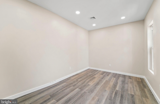 Building Photo - 335 Spring St