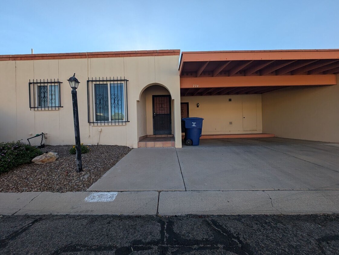 Foto principal - 2 Bedroom 2 bath Townhome