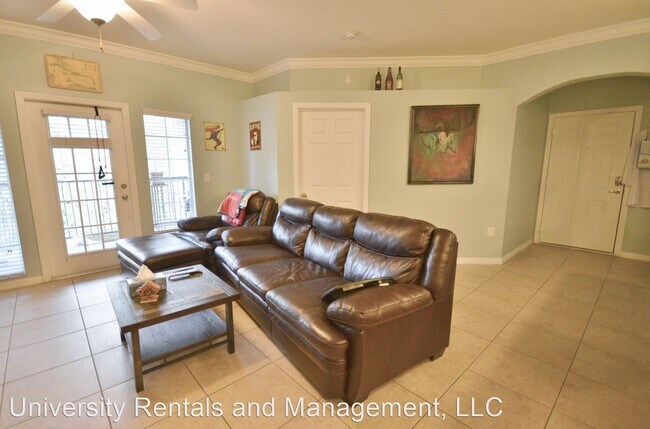 Foto del edificio - 3 br, 3 bath House - 1245 SW 9th Rd Unit #301