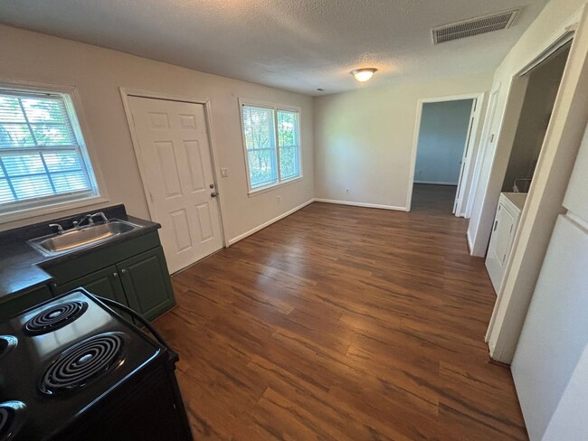 Foto del edificio - 26/28 Gardner Dr.