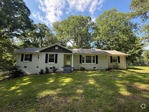 Building Photo - 105 Lone Oak Dr