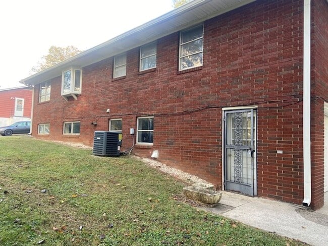 Foto del edificio - Knoxville 37914 - Updated 3 bedroom, 2 bat...