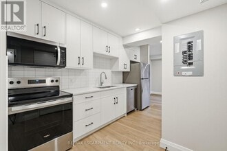 Building Photo - 231 Park St N