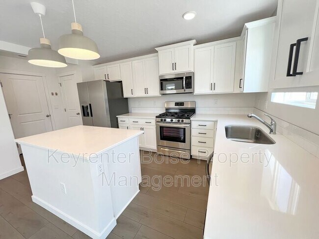Building Photo - 6166 S Carlburg Ave