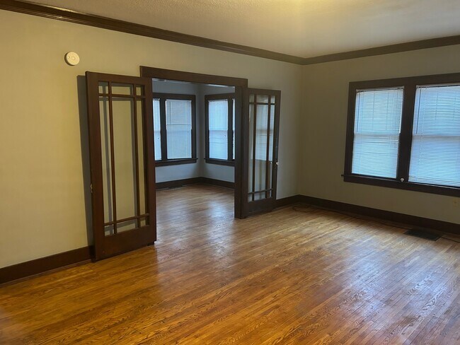 Foto del edificio - 217 E 2nd St