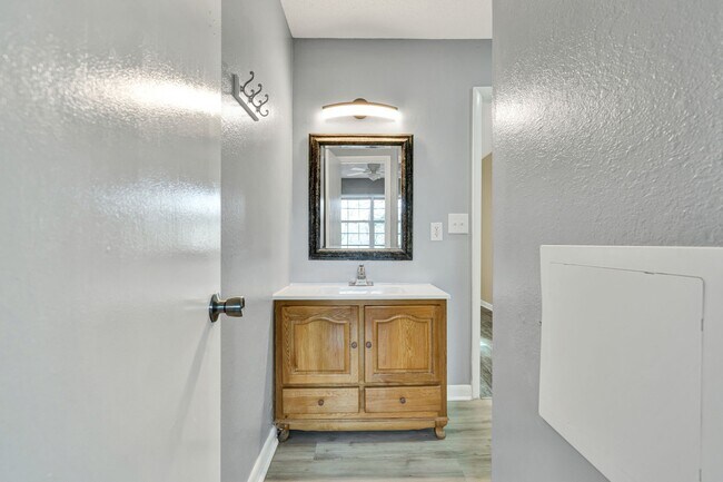Building Photo - 1312 Ely Rd