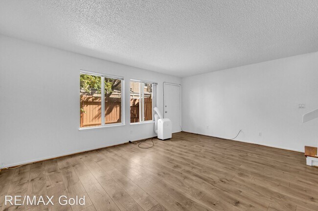 Foto del edificio - 2 br, 1.5 bath House - 974 Adrian Way