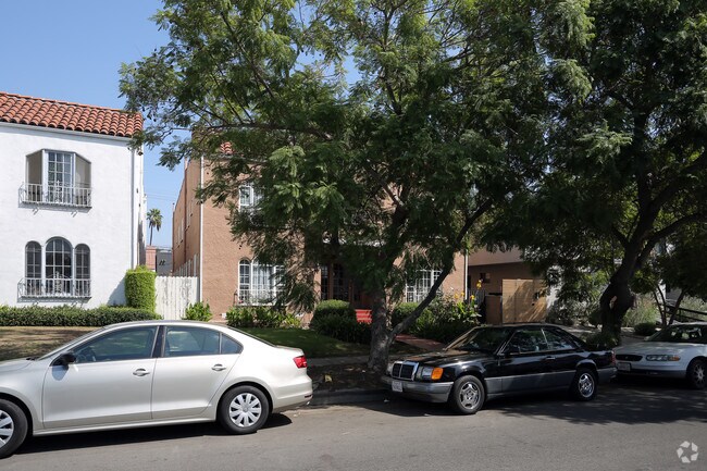 Building Photo - 414 N Hayworth Ave