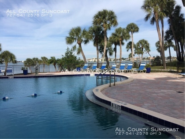 Building Photo - 100 Bluff View Dr