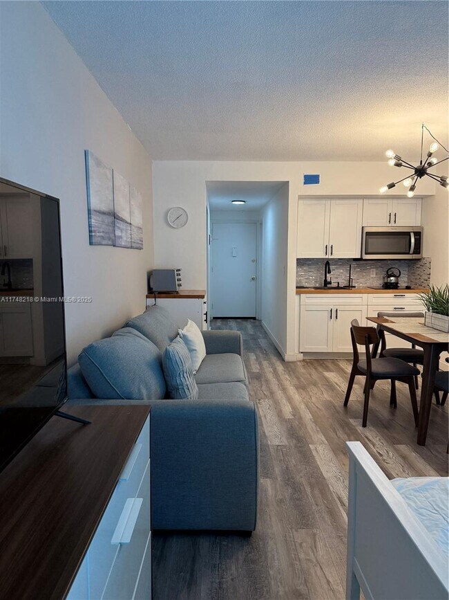 Foto del edificio - 400 Kings Point Dr
