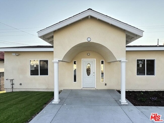 Foto del edificio - 1221 N Azusa Ave