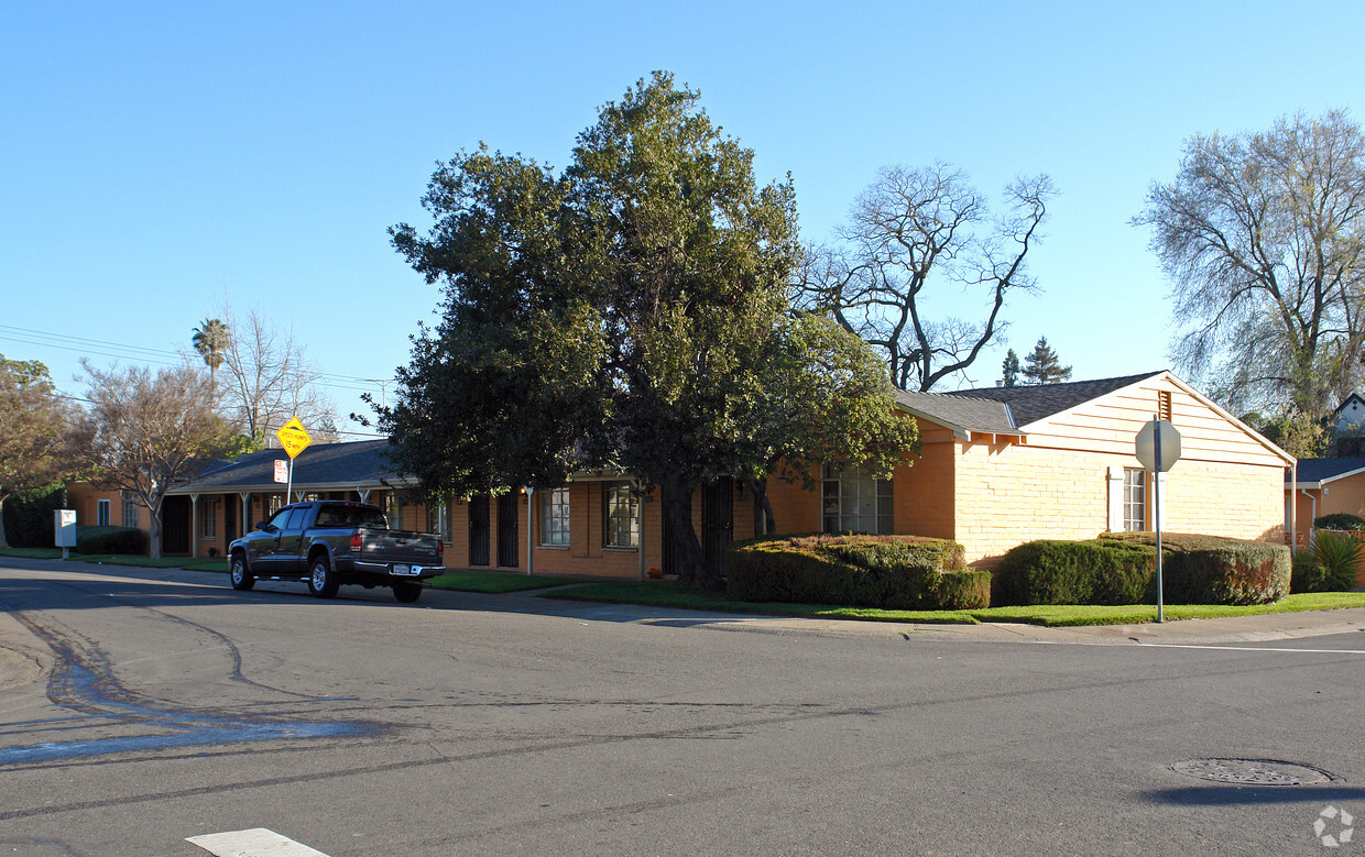 Primary Photo - City College Apartments