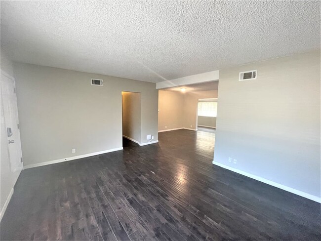 Building Photo - 1437 W 104th St