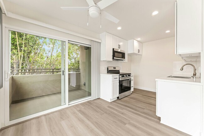 Foto del edificio - 5409 Radford Ave