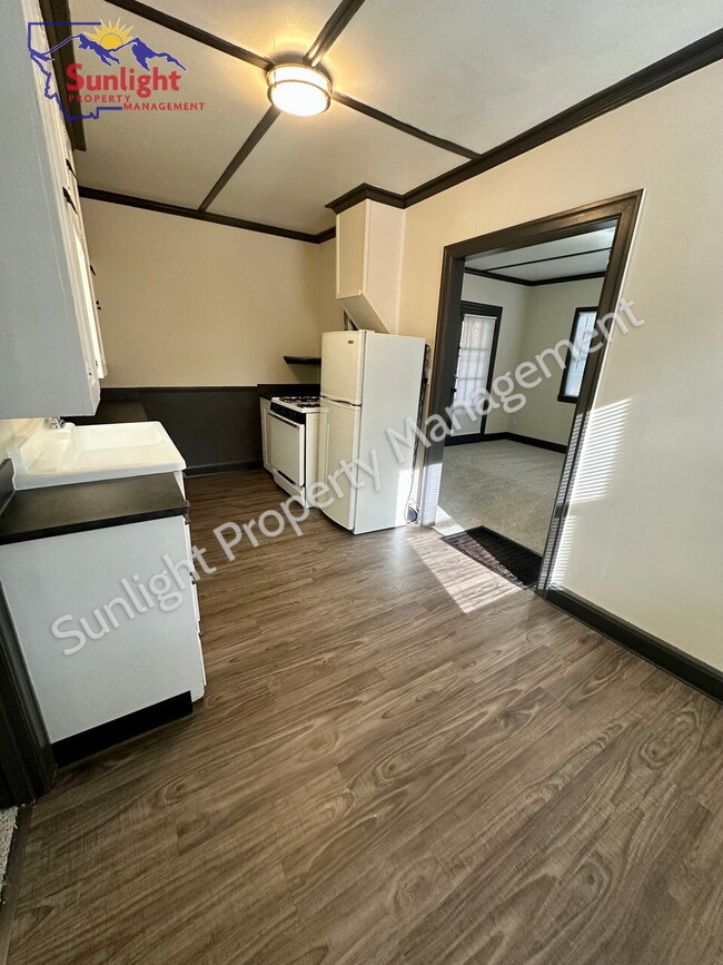 Building Photo - 1 Bed, 1 Bath with Garage and off Street Parking