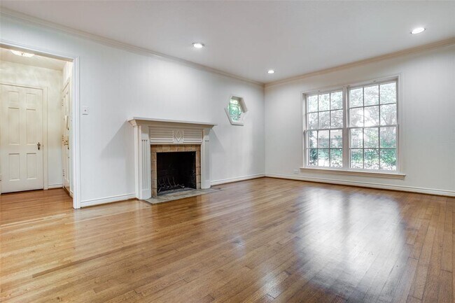 Building Photo - 4209 Greenbrier Dr
