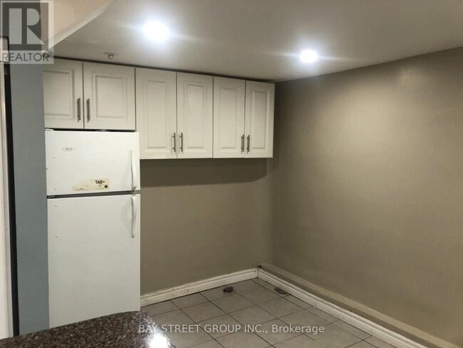 Building Photo - 478 Winona Dr
