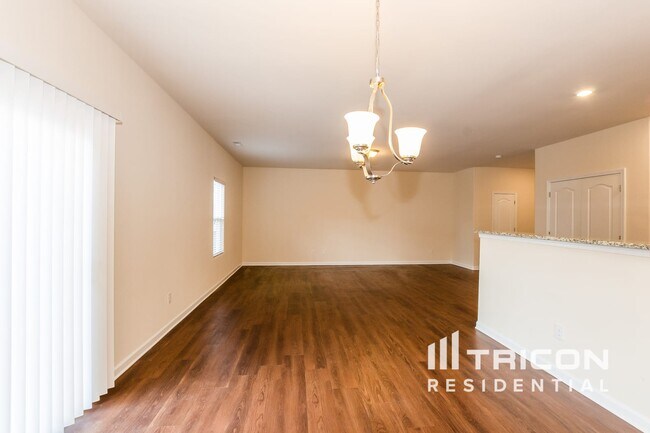 Building Photo - 1361 Waylon Ave