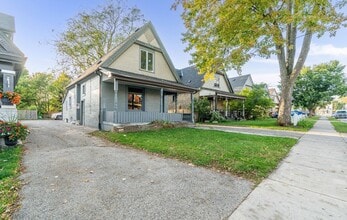 Building Photo - 7 Marmora St